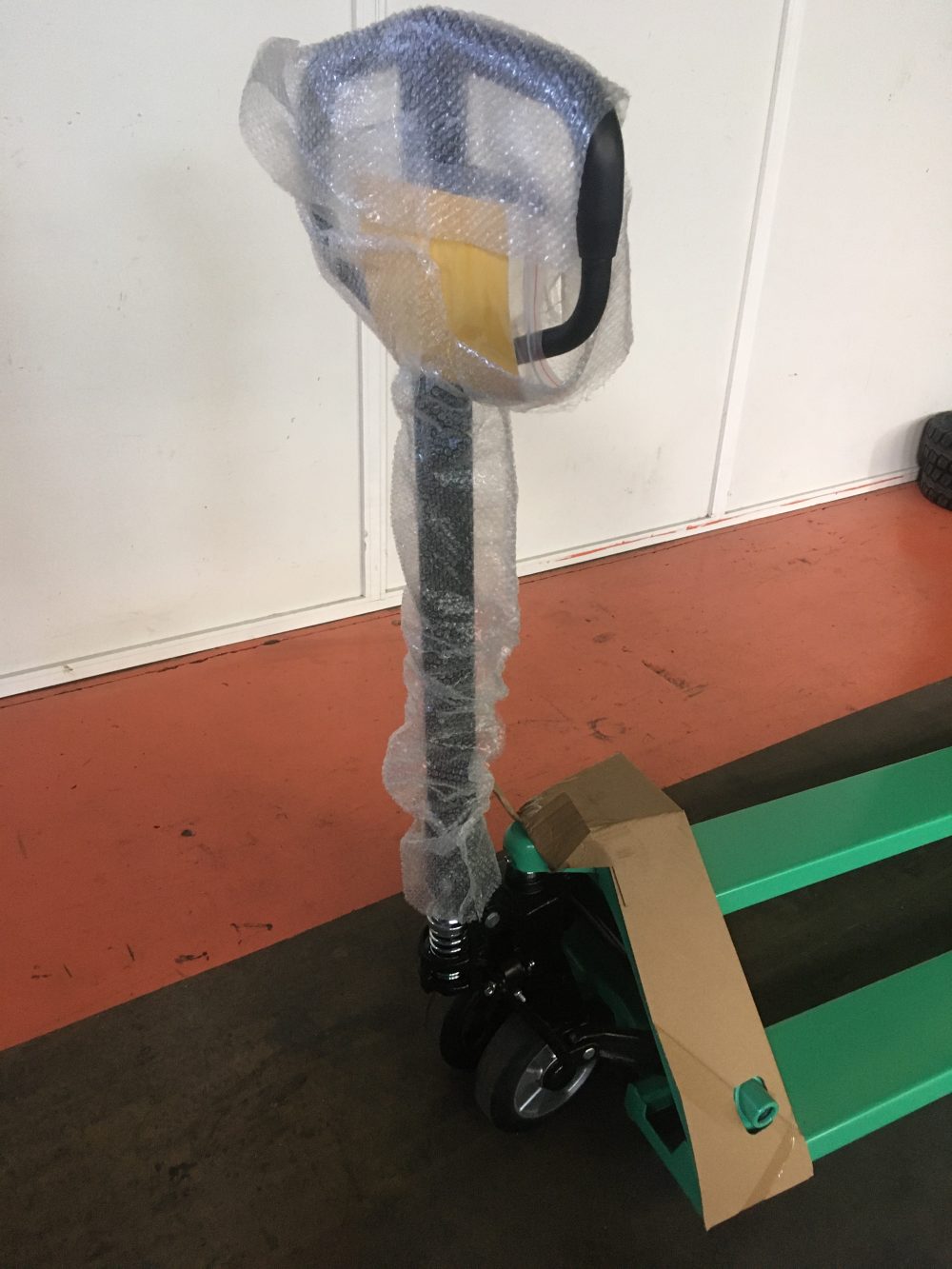 TRANSPALETA MANUAL NUEVA PRECIO: 300€ - Imagen 3