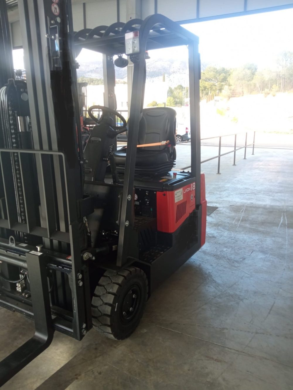 CARRETILLA ELEVADORA ELÉCTRICA R-CPD18TVL Litio-NUEVA-PRECIO: 18.100€ - Imagen 3