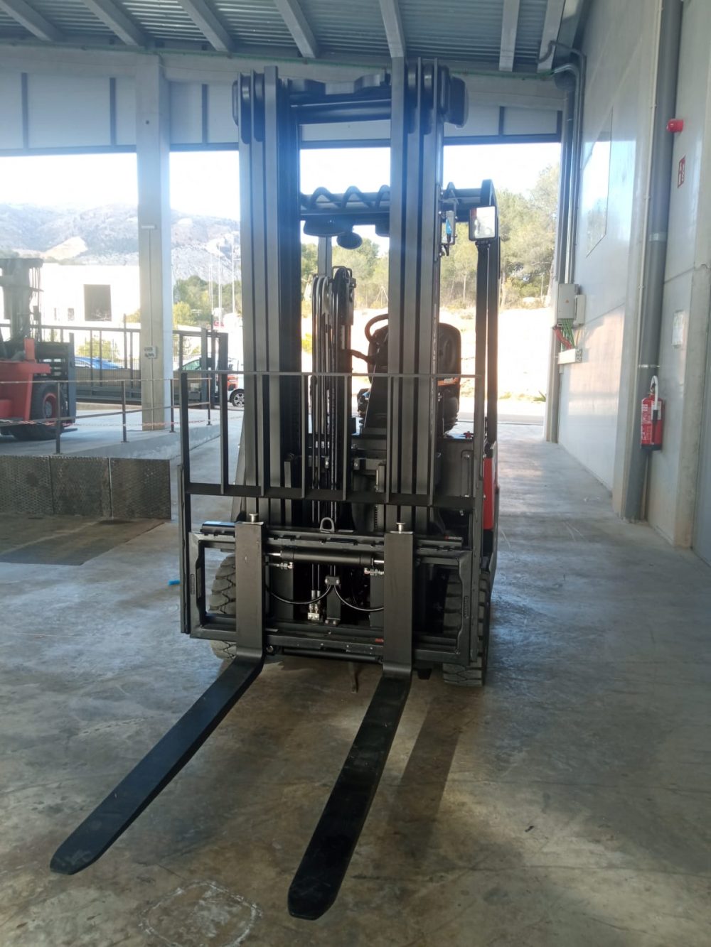 CARRETILLA ELEVADORA ELÉCTRICA R-CPD18TVL Litio-NUEVA-PRECIO: 18.100€ - Imagen 2
