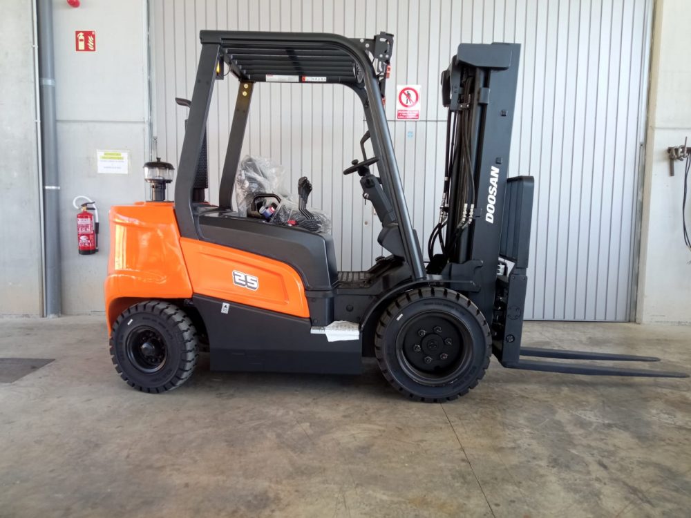 CARRETILLA ELEVADORA DIÉSEL NUEVA DOOSAN-BOBCAT D25NXP 2,5KG  PRECIO: 25.850€ - Imagen 5