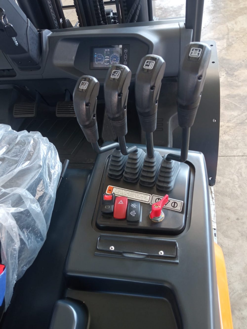 CARRETILLA ELEVADORA DIÉSEL NUEVA DOOSAN-BOBCAT D25NXP 2,5KG  PRECIO: 25.850€ - Imagen 8