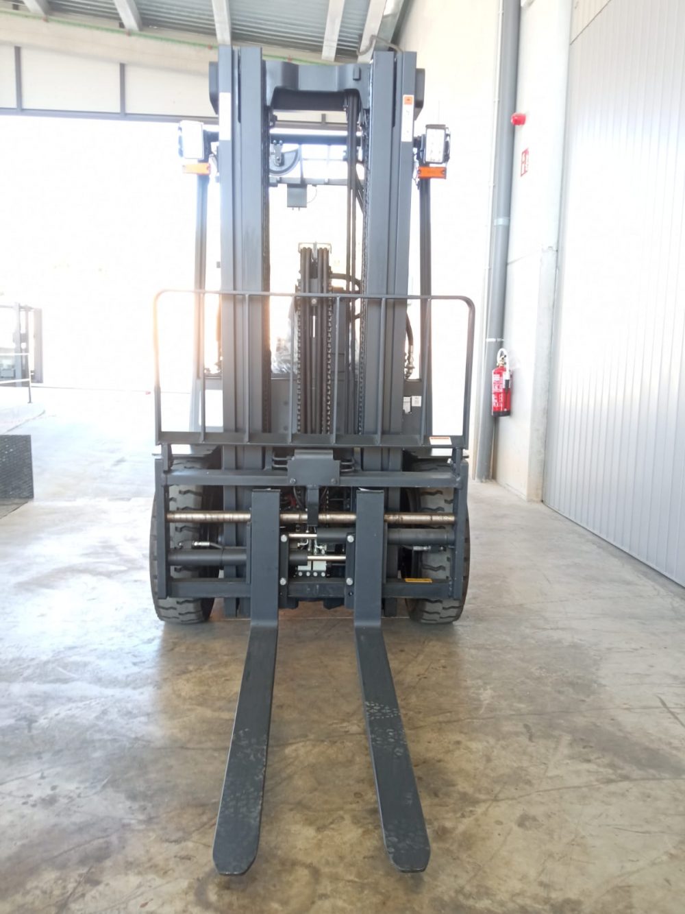 CARRETILLA ELEVADORA DIÉSEL NUEVA DOOSAN-BOBCAT D25NXP 2,5KG  PRECIO: 25.850€ - Imagen 3
