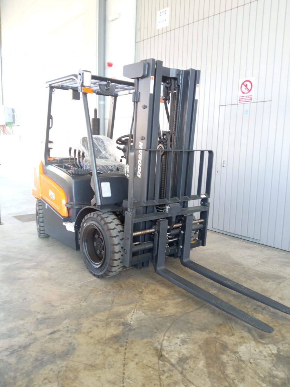 CARRETILLA ELEVADORA DIÉSEL NUEVA DOOSAN-BOBCAT D25NXP 2,5KG  PRECIO: 25.850€ - Imagen 7