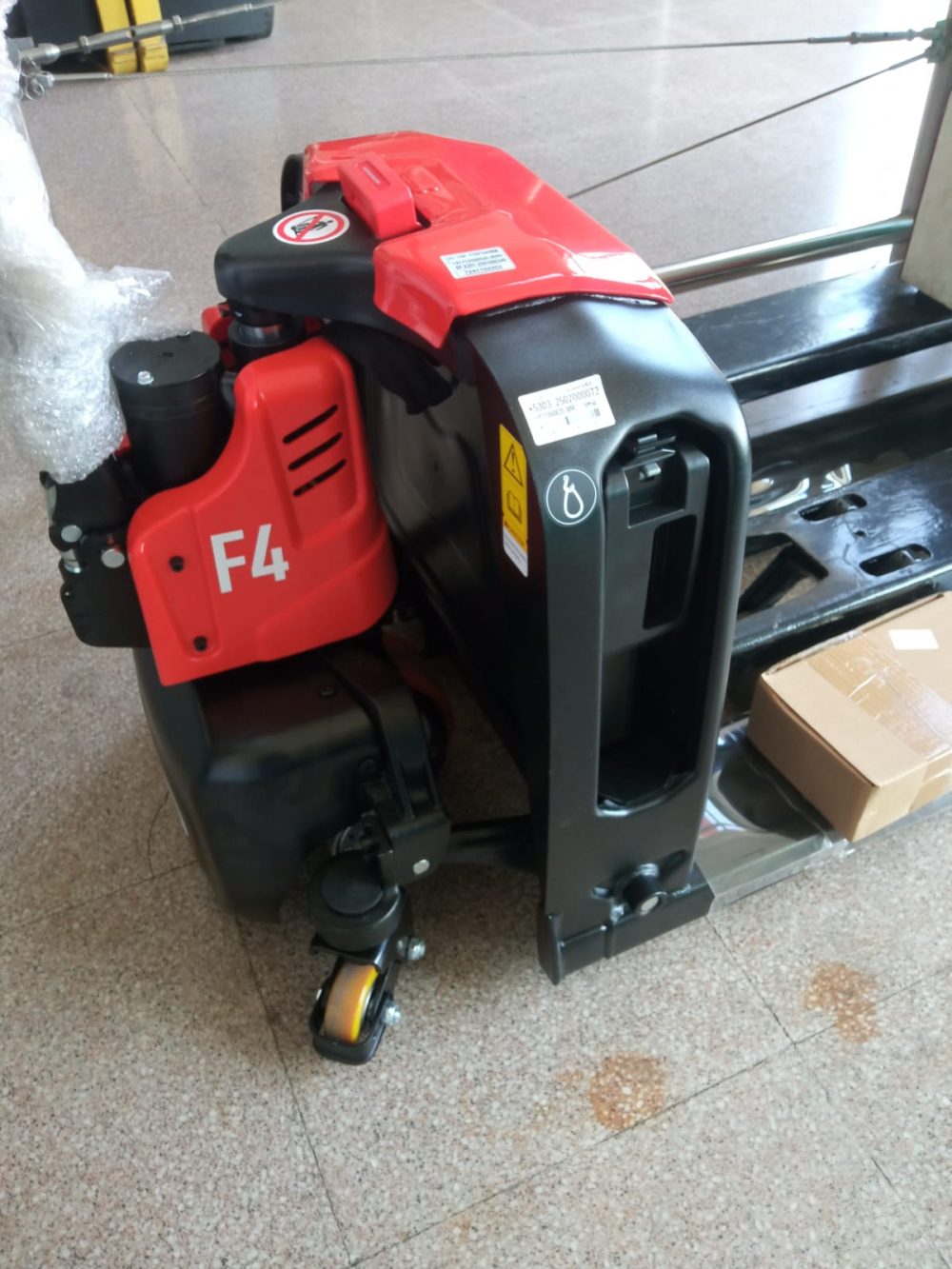 TRANSPALETA ELÉCTRICA NUEVA - RF-4 PRECIO.: 1.190€ - Imagen 13