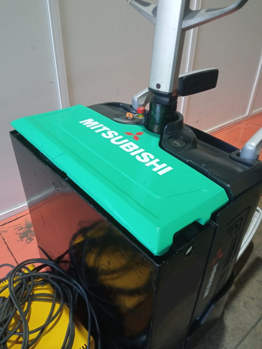 Transpaleta Eléctrica Mitsubishi usada PBV-20-N PRECIO.: 2.700€ - Imagen 4