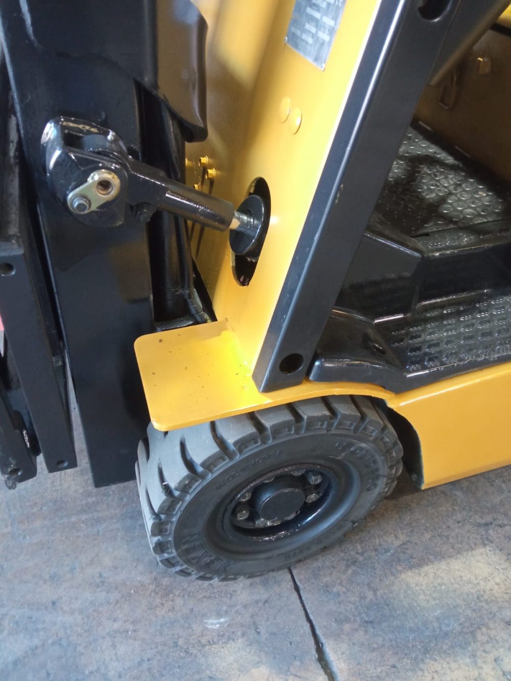 CARRETILLA ELEVADORA ELÉCTRICA CATERPILLAR EP16KT - PRECIO: 8.700 € - Imagen 3
