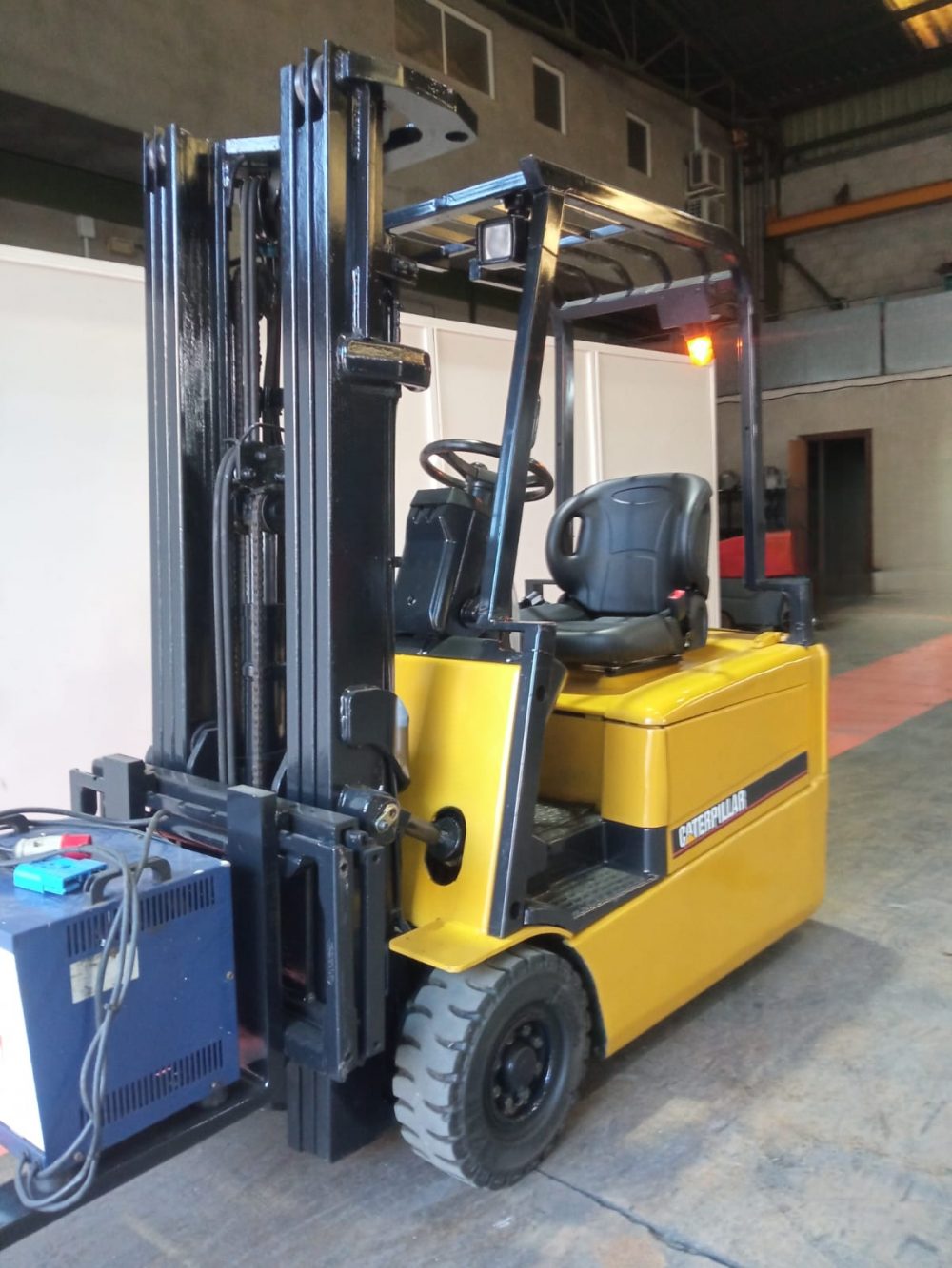 CARRETILLA ELEVADORA ELÉCTRICA CATERPILLAR EP16KT - PRECIO: 8.700 € - Imagen 10