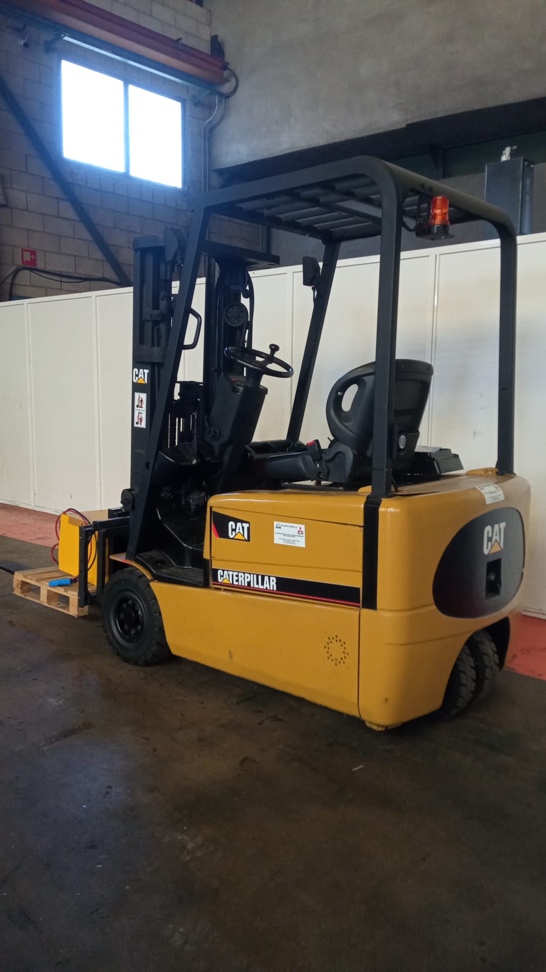 CARRETILLA ELEVADORA ELÉCTRICA CATERPILLAR EP16KT - PRECIO: 9.500 € - Imagen 3