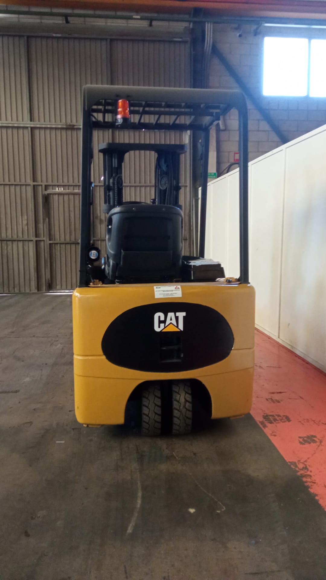 CARRETILLA ELEVADORA ELÉCTRICA CATERPILLAR EP16KT - PRECIO: 9.500 € - Imagen 4