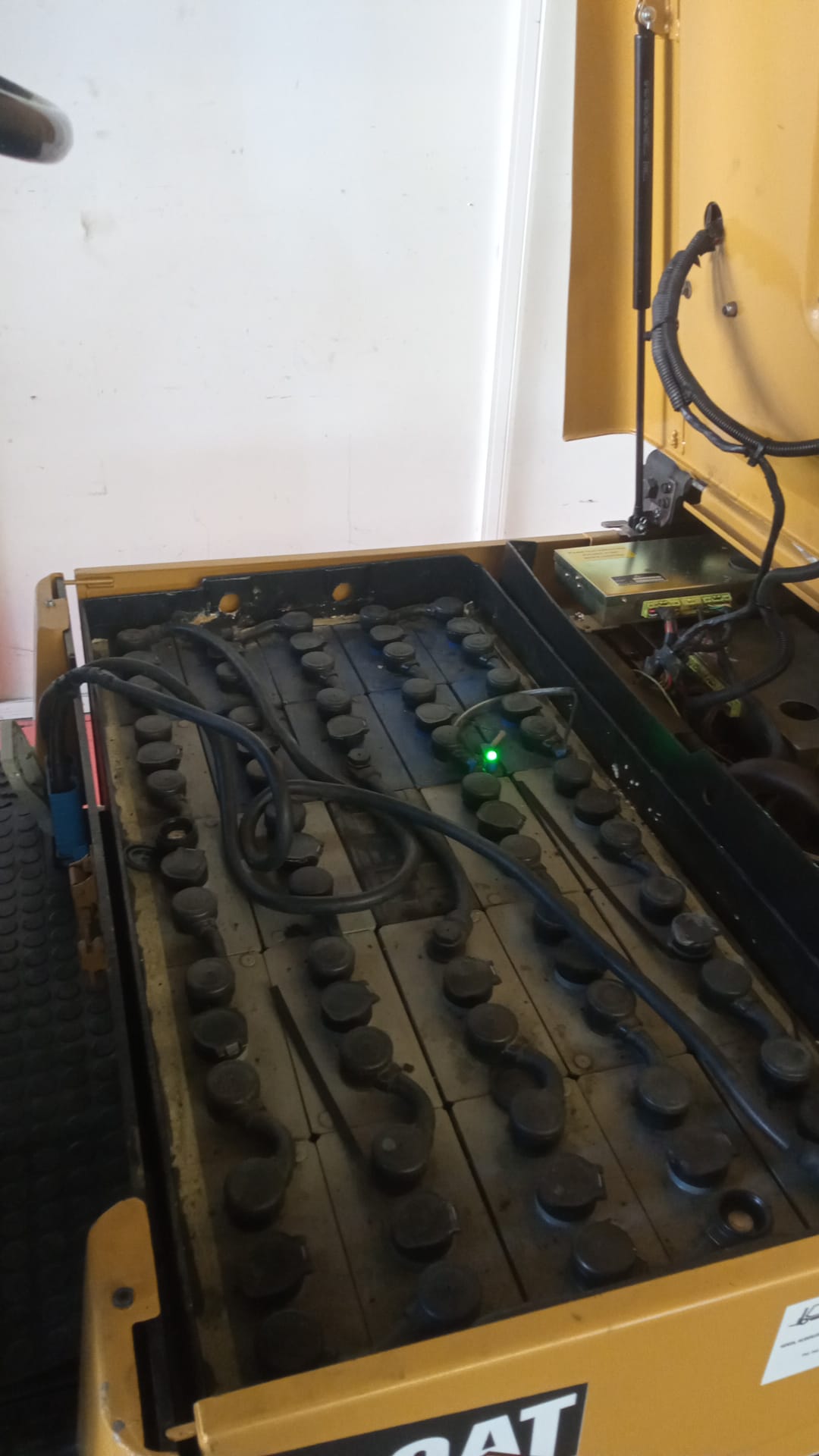 CARRETILLA ELEVADORA ELÉCTRICA CATERPILLAR EP16KT - PRECIO: 9.500 € - Imagen 8