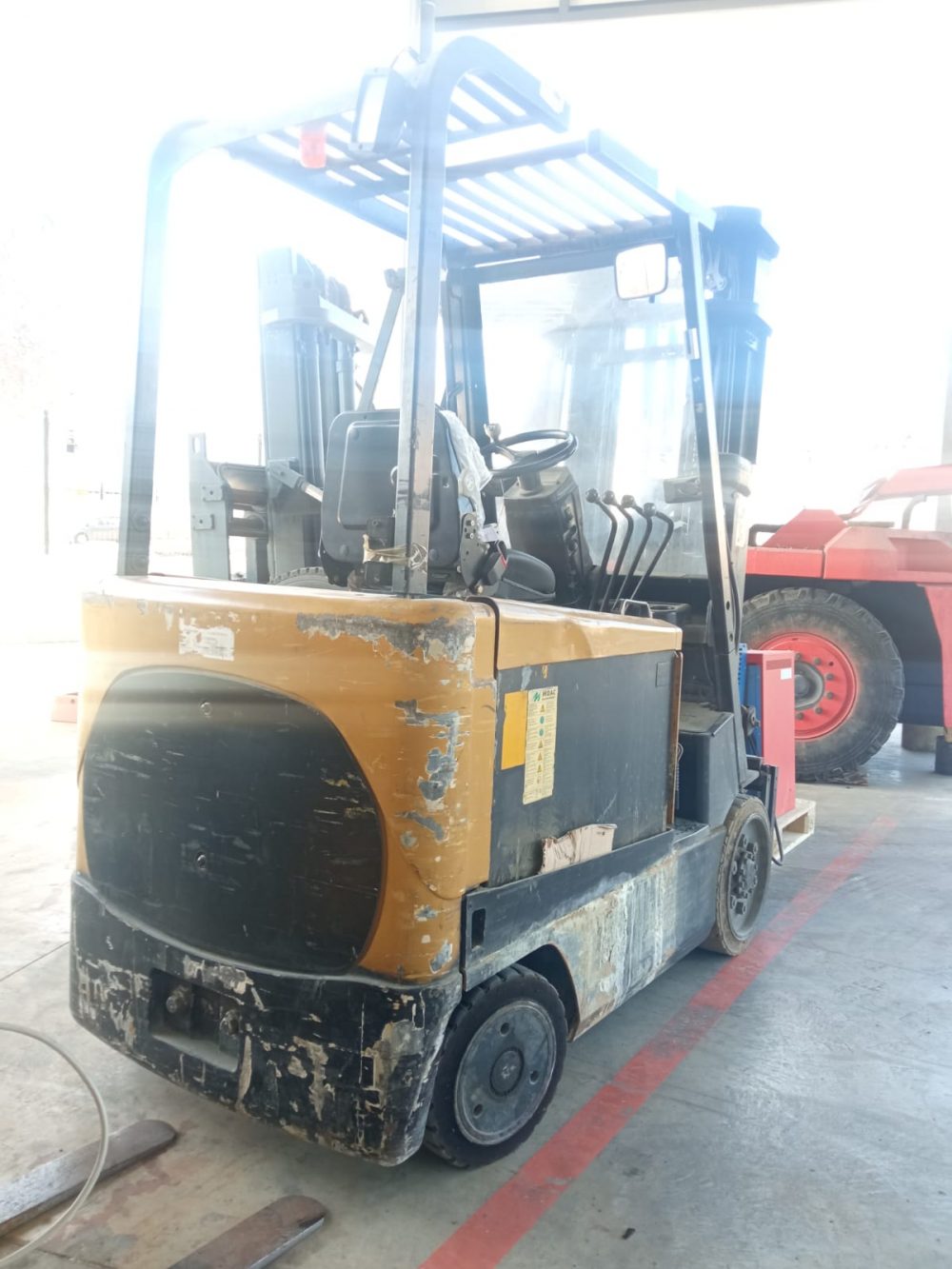 CARRETILLA ELÉCTRICA CATERPILLAR EC25K -2.5 Kg OCASIÓN - PRECIO: 7.800 € - Imagen 6