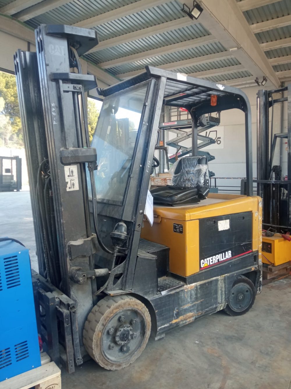 CARRETILLA ELÉCTRICA CATERPILLAR EC25K -2.5 Kg OCASIÓN - PRECIO: 7.800 € - Imagen 11