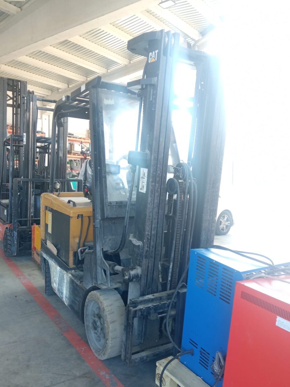 CARRETILLA ELÉCTRICA CATERPILLAR EC25K -2.5 Kg OCASIÓN - PRECIO: 7.800 € - Imagen 12
