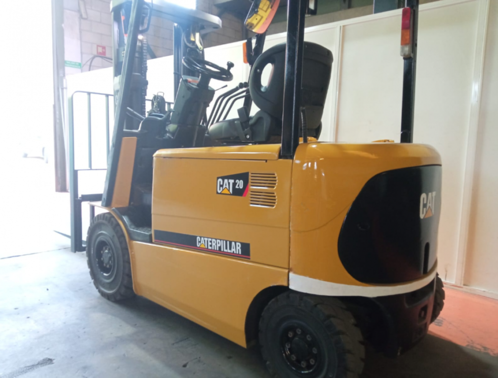 CARRETILLA ELVADORA ELÉCTRICA-MATRICULADA CAT 20 - OCASIÓN - PRECIO: 15.700 € - Imagen 2