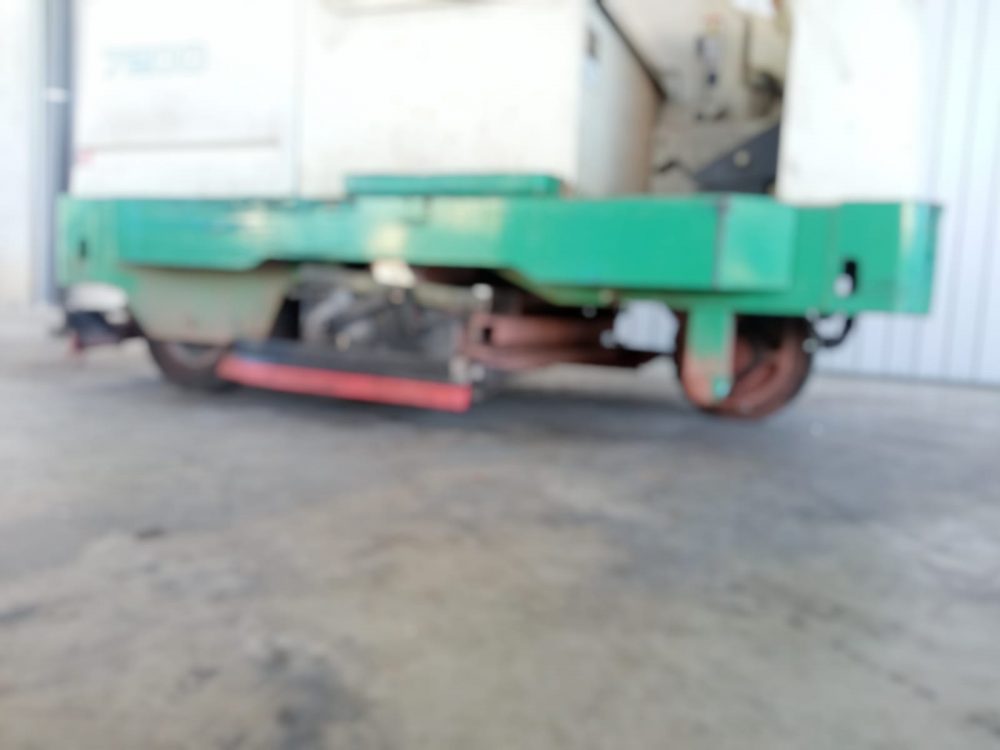 Fregadora Industrial Tennant 7200 Ocasión 130 Litros - Precio 3.200 € - Imagen 13