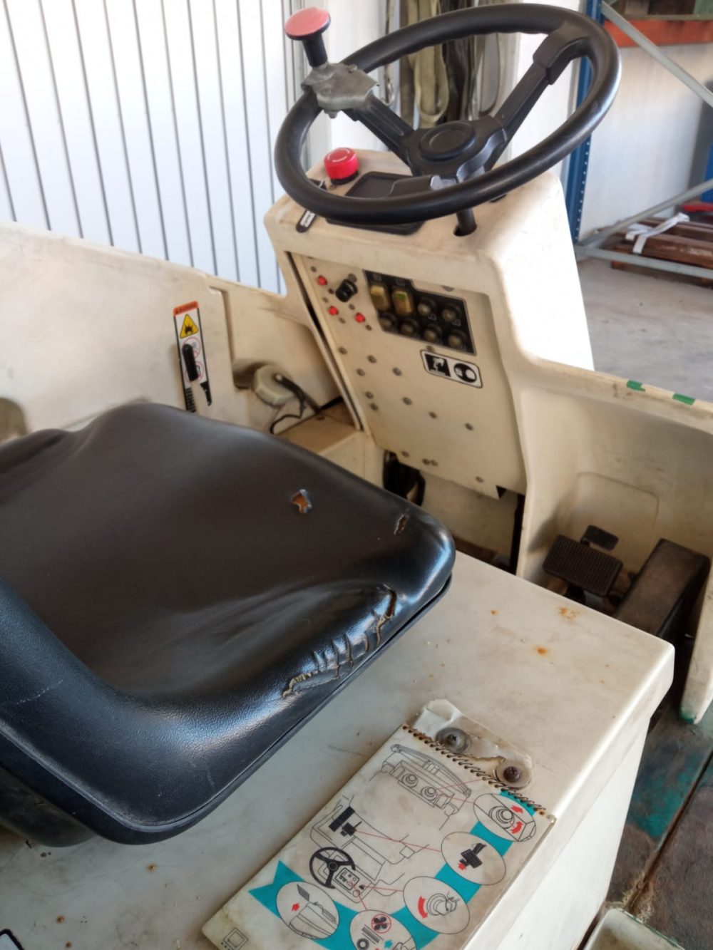 Fregadora Industrial Tennant 7200 Ocasión 130 Litros - Precio 3.200 € - Imagen 9