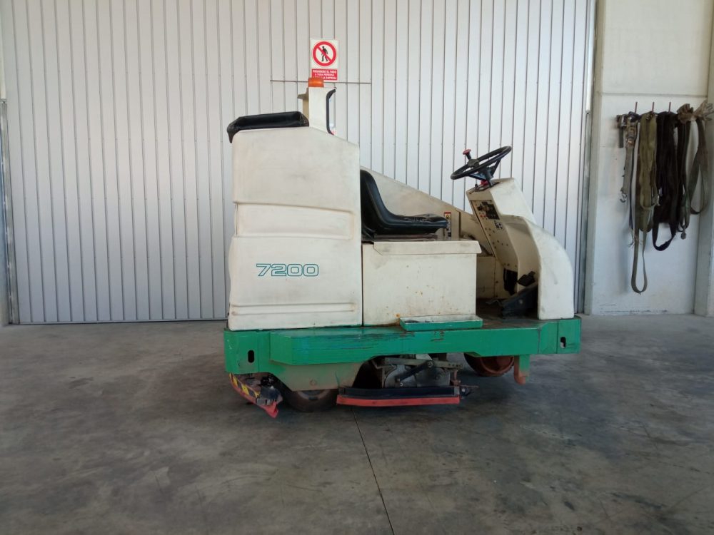 Fregadora Industrial Tennant 7200 Ocasión 130 Litros - Precio 3.200 € - Imagen 2