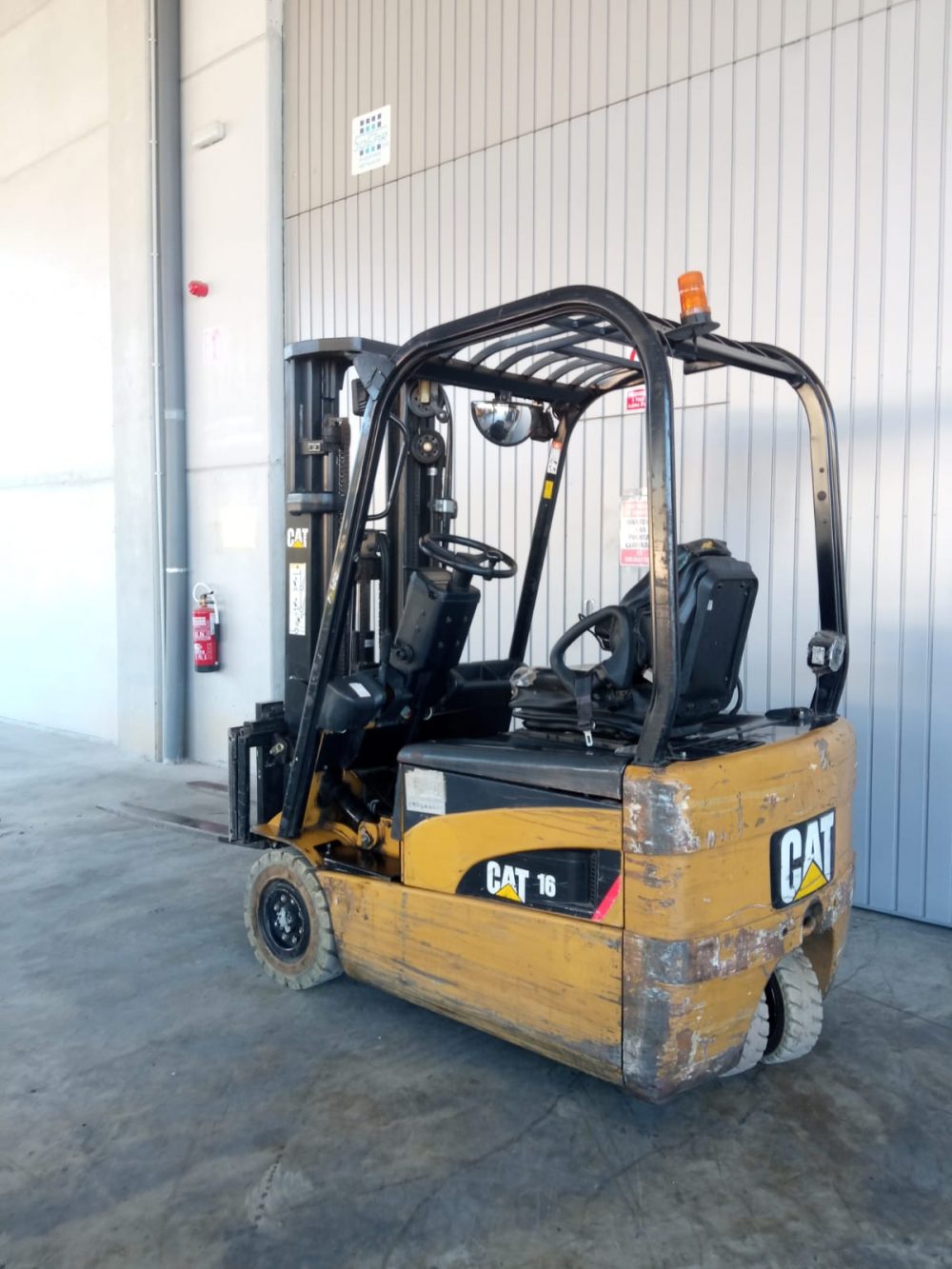 CARRETILLA ELEVADORA ELÉCTRICA USADA CATERPILLAR EP16NT - PRECIO: 8.900 € - Imagen 2