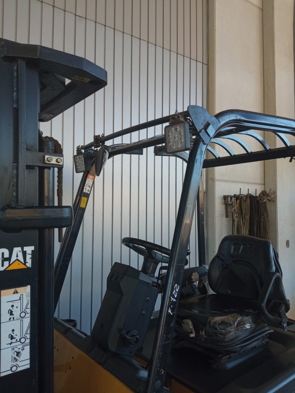 CARRETILLA ELEVADORA ELÉCTRICA USADA CATERPILLAR EP16NT - PRECIO: 8.900 € - Imagen 4