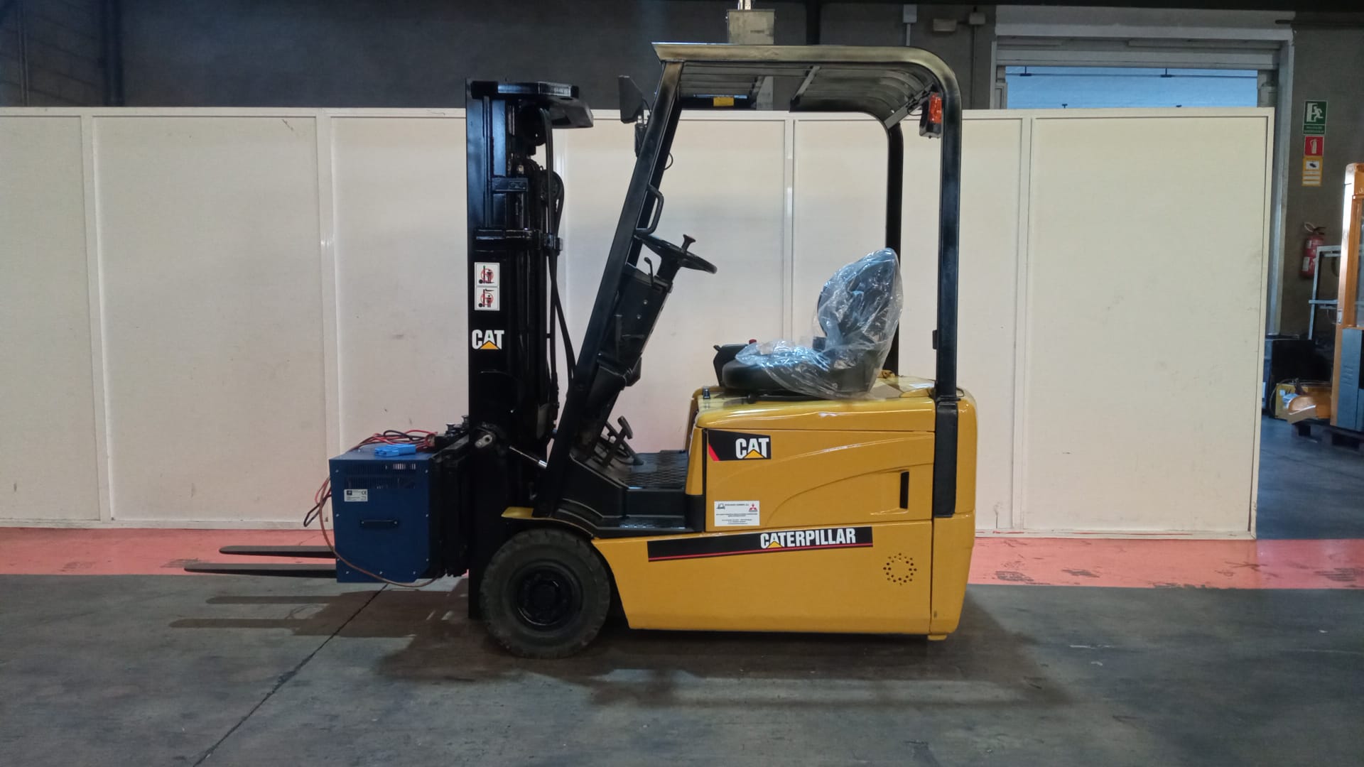 CARRETILLA ELEVADORA ELÉCTRICA CATERPILLAR EP16KT - PRECIO: 9.700 €
