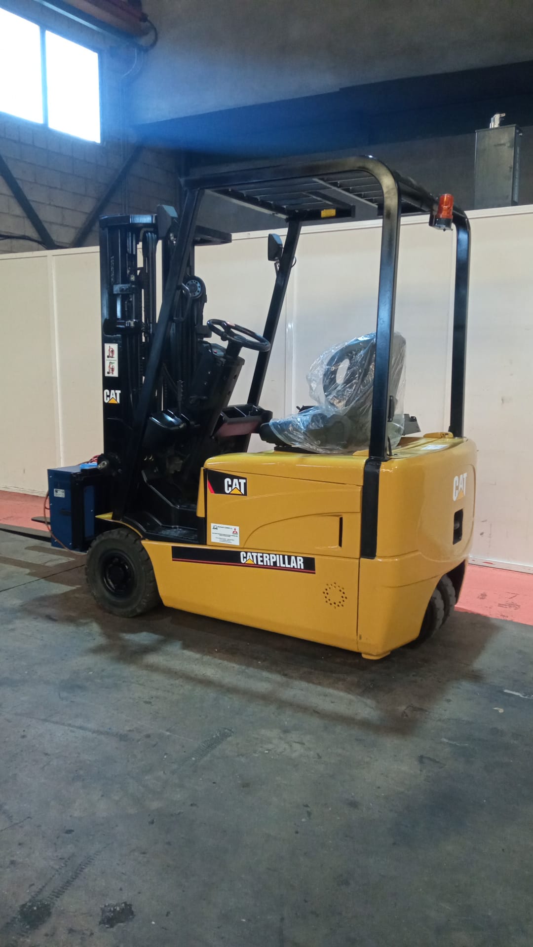CARRETILLA ELEVADORA ELÉCTRICA CATERPILLAR EP16KT - PRECIO: 9.700 € - Imagen 3
