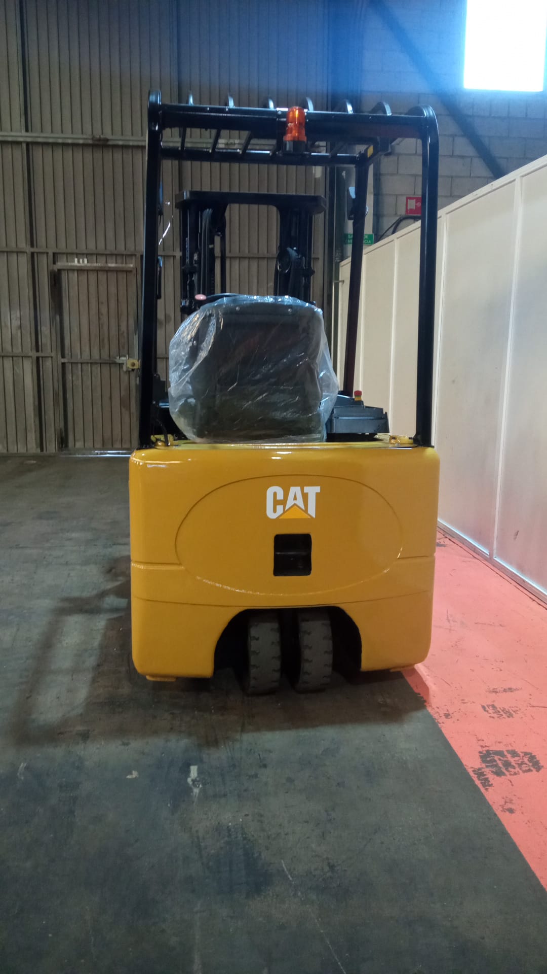 CARRETILLA ELEVADORA ELÉCTRICA CATERPILLAR EP16KT - PRECIO: 9.700 € - Imagen 4