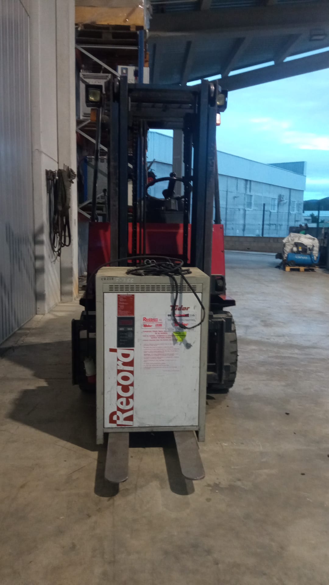 CARRETILLA ELEVADORA ELÉCTRICA NYK FB15P- 1.500 Kg - OCASIÓN- PRECIO: 3.700 € - Imagen 10