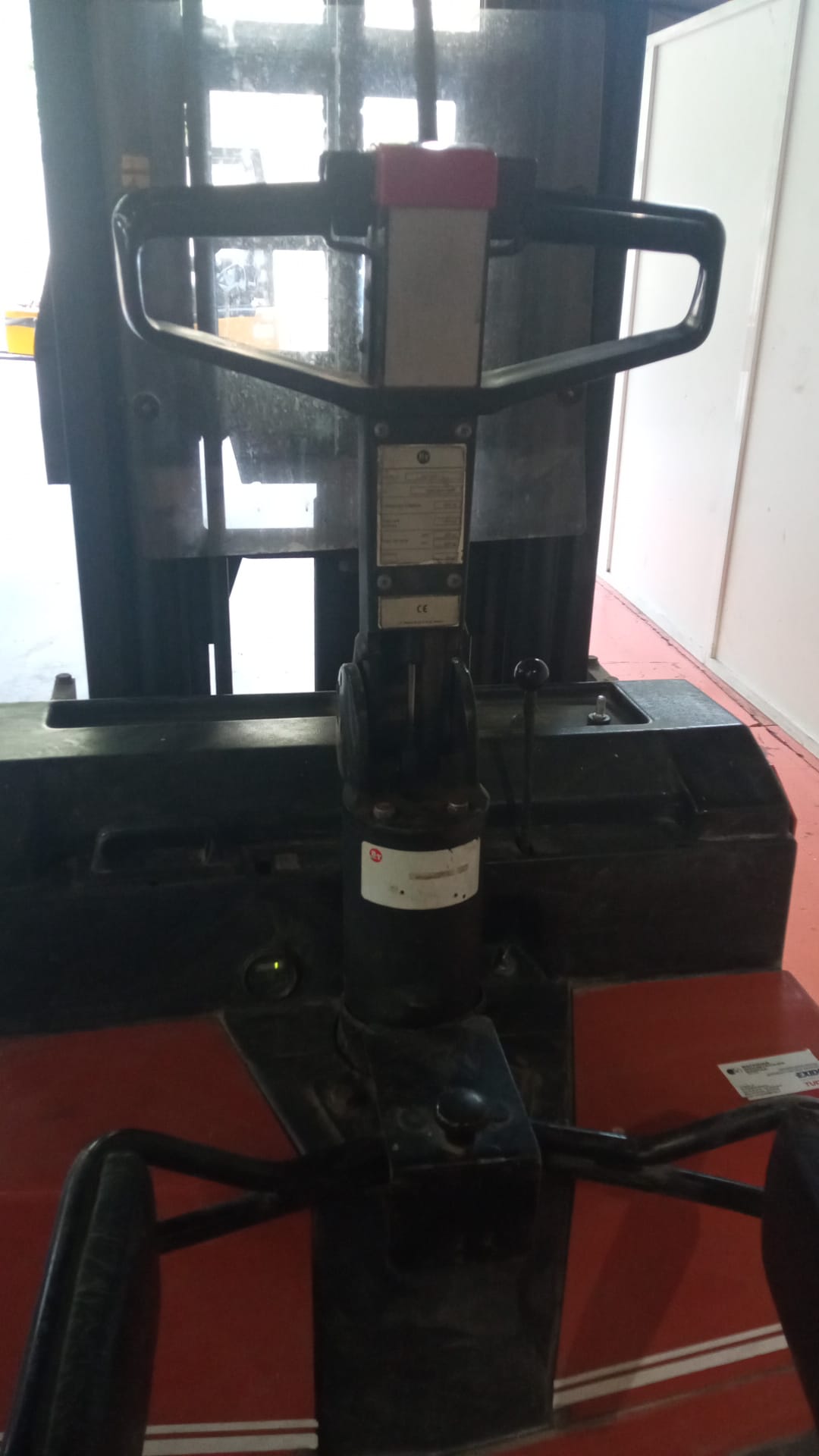 APILADOR ELÉCTRICO CON PLATAFORMA PORTAPERSONA BT LSV1250-11 - OCASIÓN - R-045 - PRECIO: 3.700 € - Imagen 6