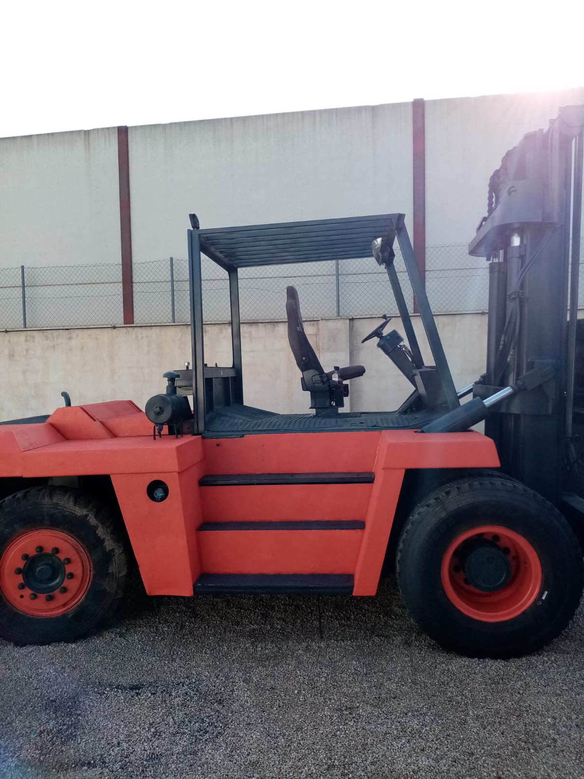 CARRETILLA ELEVADORA DIÉSEL LINDE H120 12 t - F-234 -PRECIO: 27.500 € - Imagen 8