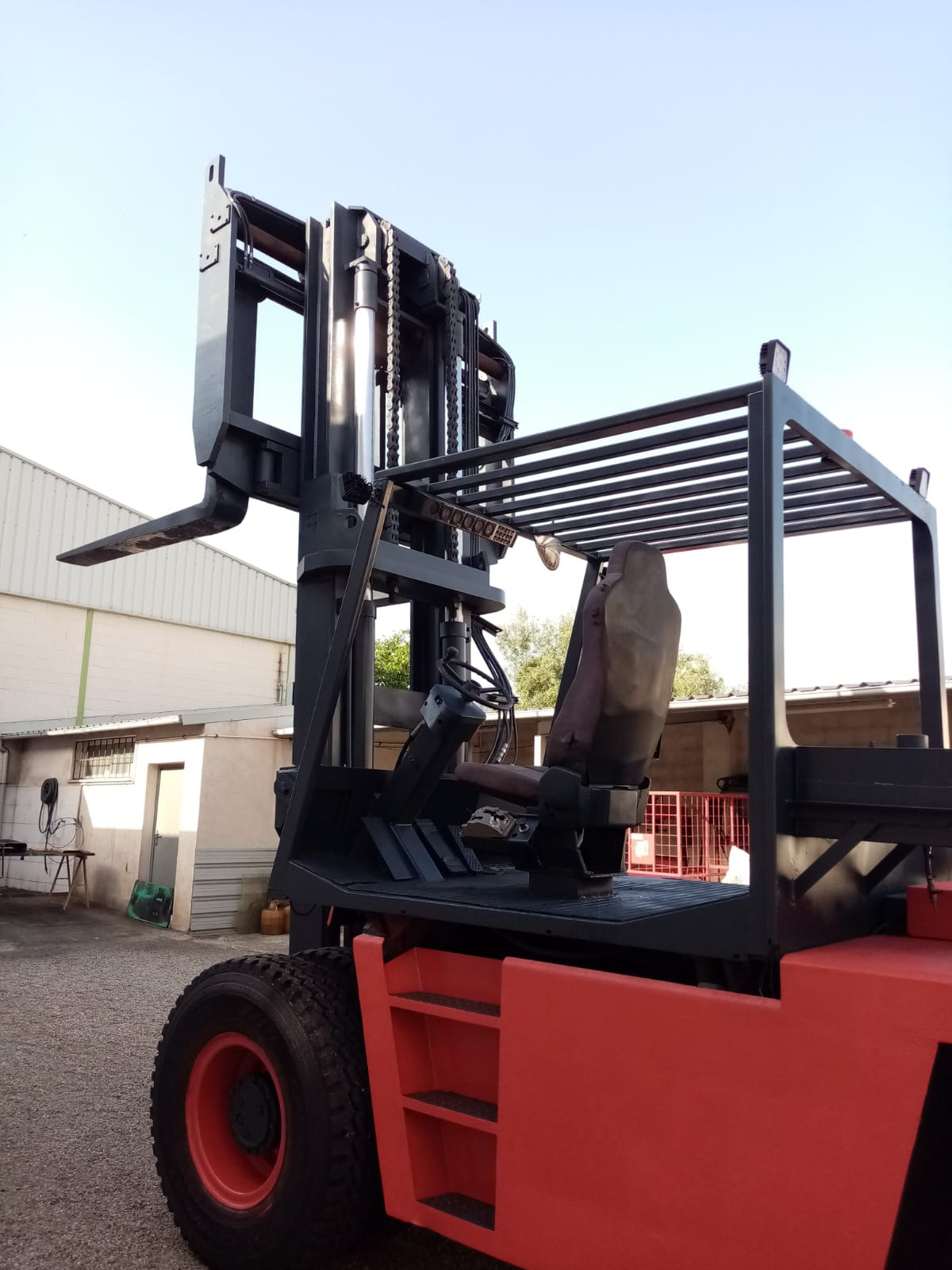 CARRETILLA ELEVADORA DIÉSEL LINDE H120 12 t - F-234 -PRECIO: 27.500 € - Imagen 4