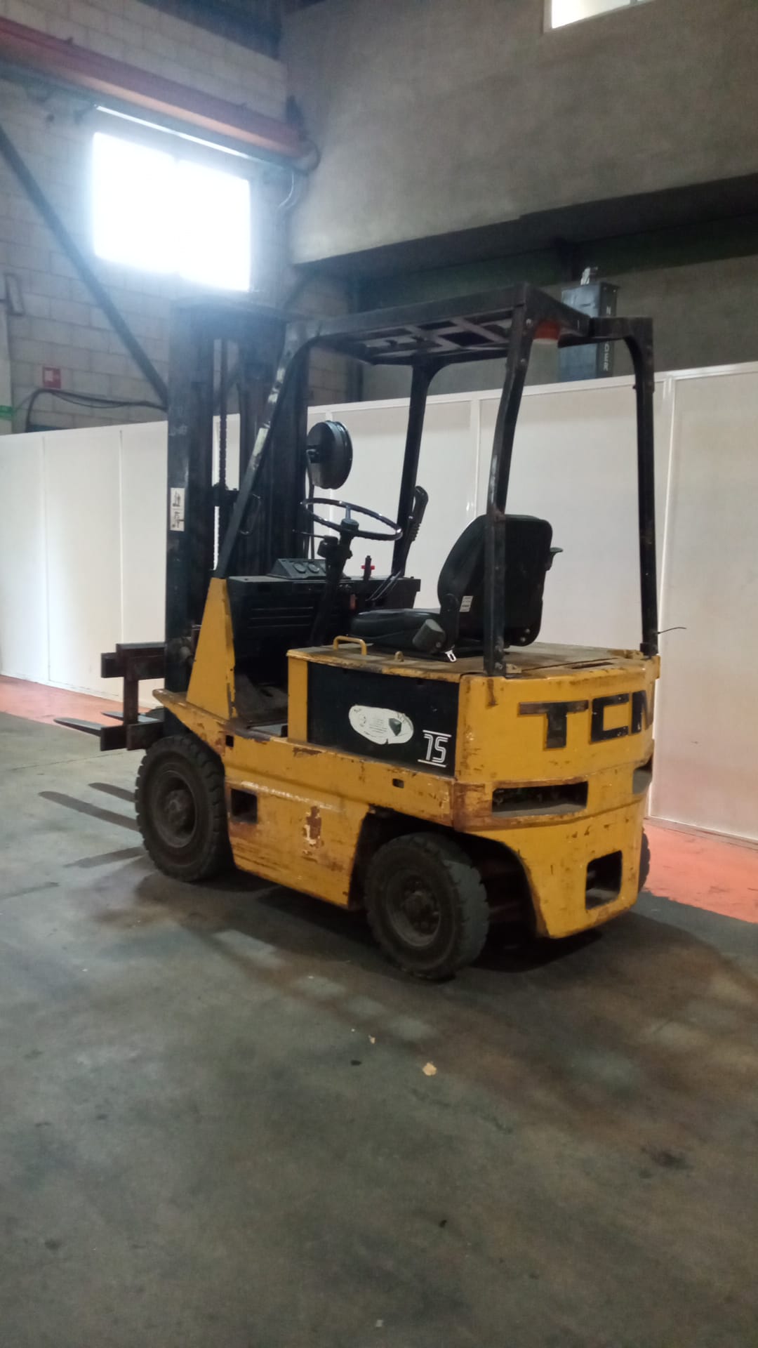 CARRETILLA ELEVADORA ELÉCTRICA TCM FB15H4 - 1.500 Kg - OCASIÓN- PRECIO: 5.000 €