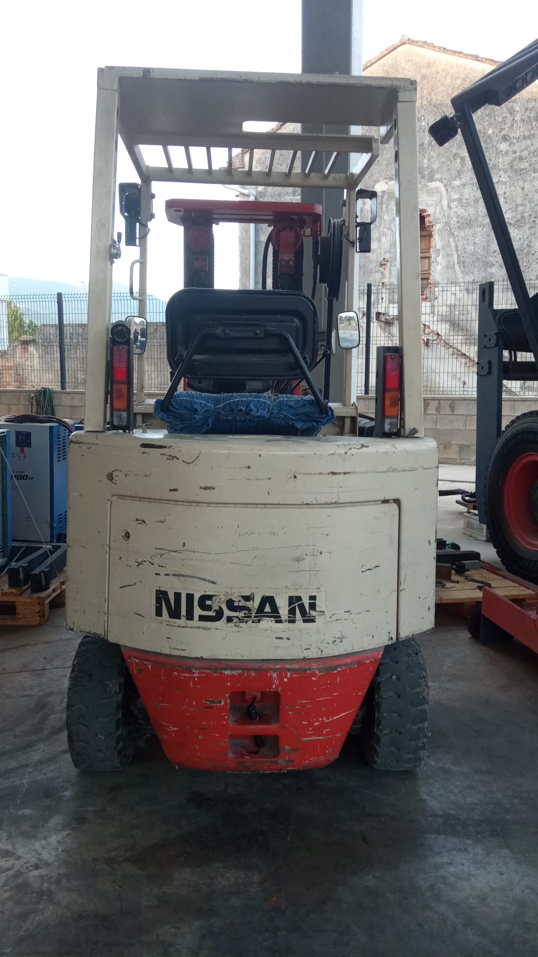 CARRETILLA ELEVADORA ELÉCTRICA NISSAN UM02L25U - 2.500 Kg - OCASIÓN- PRECIO: 9.500 € - Imagen 2