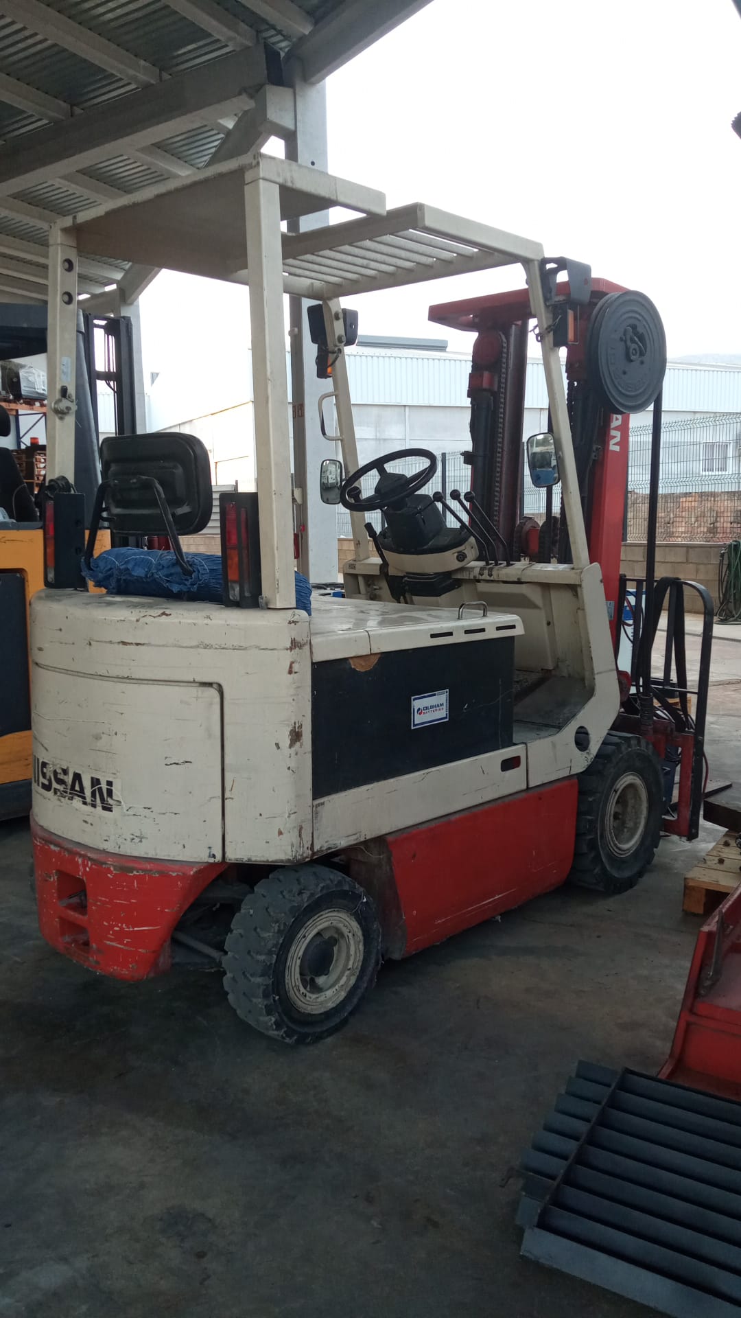 CARRETILLA ELEVADORA ELÉCTRICA NISSAN UM02L25U - 2.500 Kg - OCASIÓN- PRECIO: 9.500 € - Imagen 3