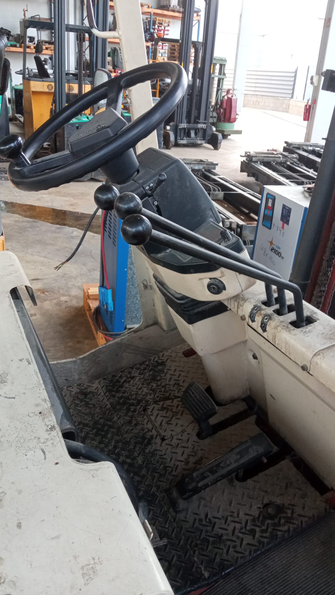 CARRETILLA ELEVADORA ELÉCTRICA NISSAN UM02L25U - 2.500 Kg - OCASIÓN- PRECIO: 9.500 € - Imagen 6