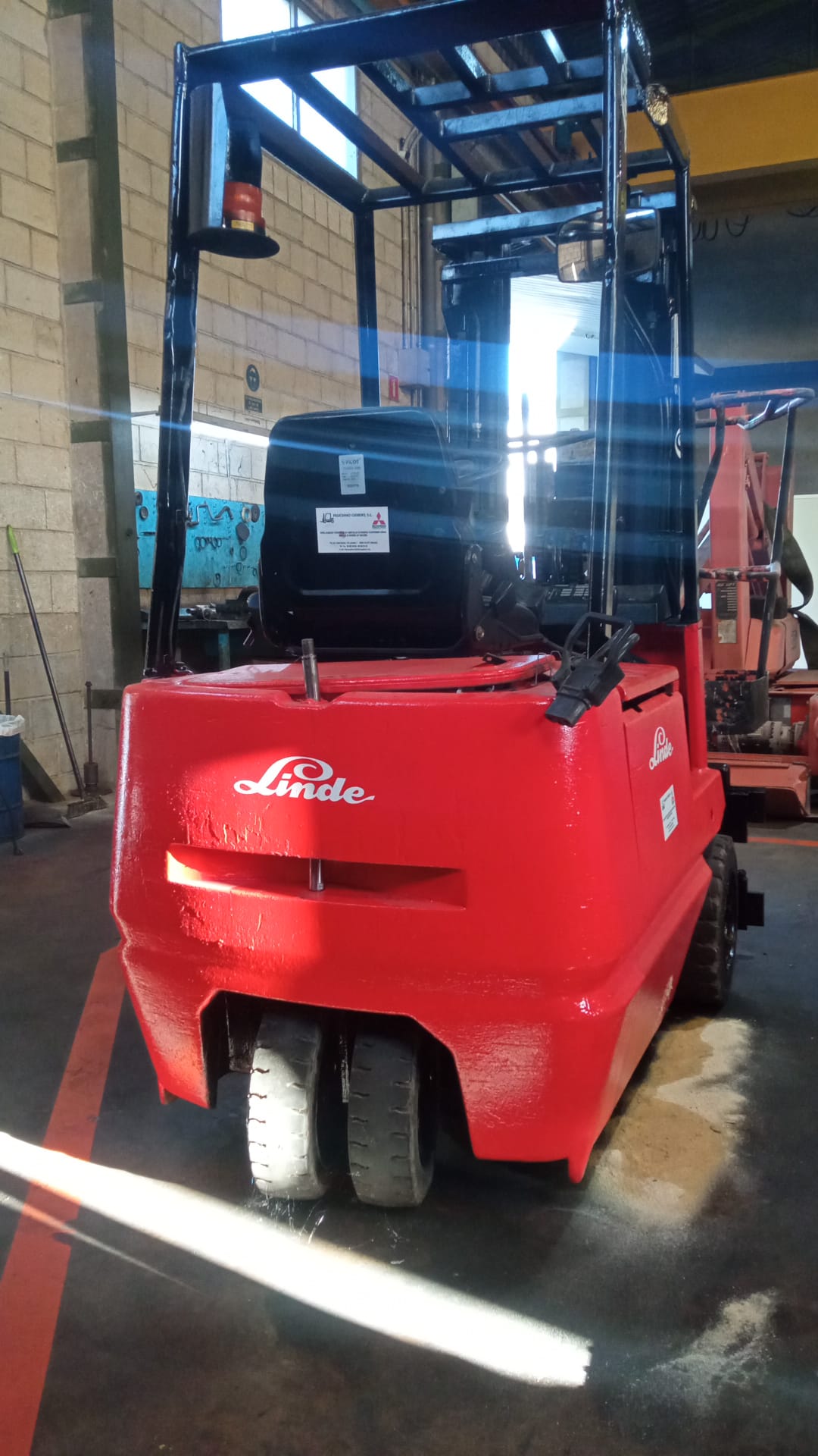 CARRETILLA ELEVADORA ELÉCTRICA LINDE E15 - 1.500 Kg - OCASIÓN- PRECIO: 9.500 € - Imagen 4