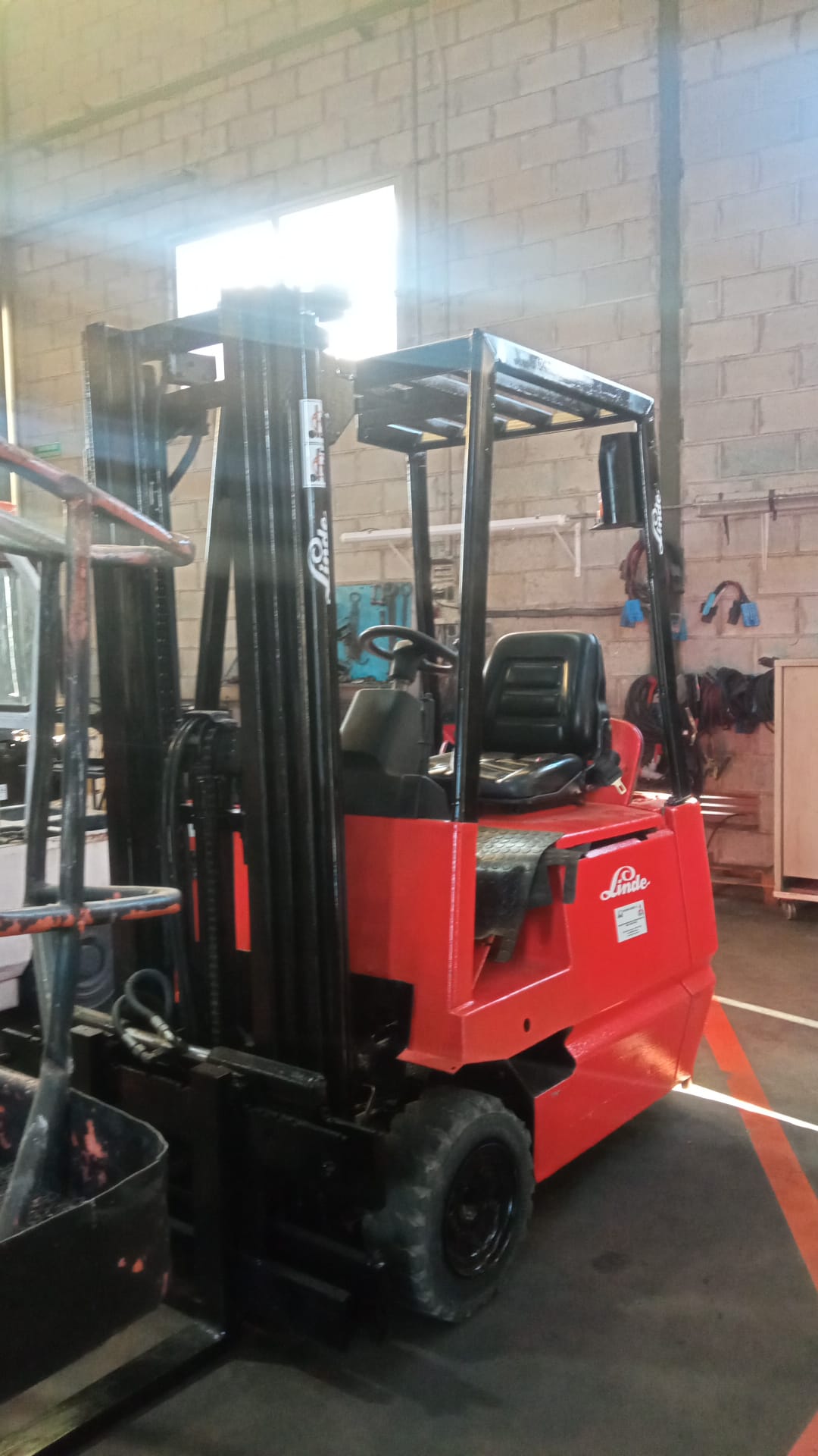 CARRETILLA ELEVADORA ELÉCTRICA LINDE E15 - 1.500 Kg - OCASIÓN- PRECIO: 9.500 € - Imagen 2